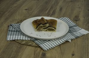 Ev Yapımı Kıymalı Kol Böreği