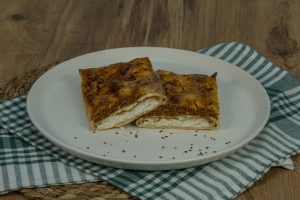 Ev Yapımı Peynirli Kol Böreği